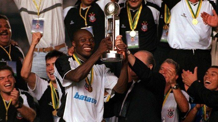 O Corinthians foi campeão em 2000 (Crédito: Reprodução)