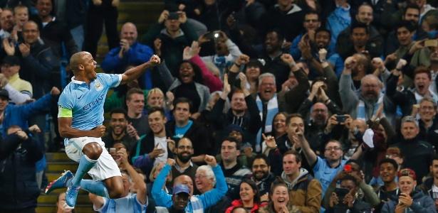 Kompany disse que consolou o brasileiro após ele perder um gol no final (Crédito: Reuters)