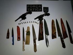 Força Tática de Paulistana apreende armas de fogo e várias facas