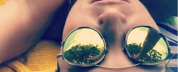 Aos 43 anos e com 3 filhos, Angélica mostra boa forma em selfie
