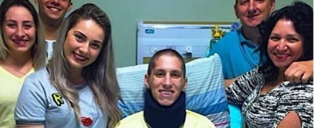 Cirurgia para fixar tornozelo de Follmann é realizada com sucesso