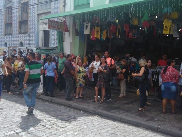 Funcionários deixam prédio após tremor na capital São Luís (Crédito: : João Ricardo /)