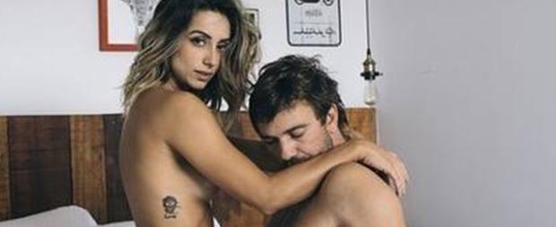 Marcelo Faria e esposa posam pelados em foto bem provocante