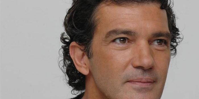 Antonio Banderas vai a hospital após sentir forte dores no peito