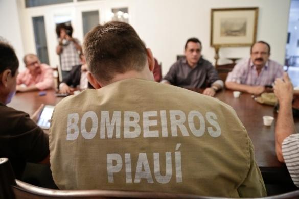 Reunião após tremor assustar população em Teresina (Crédito: Divulgação)