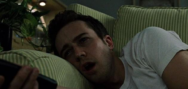Fazer maratonas de séries e filmes é prejudicial à saúde