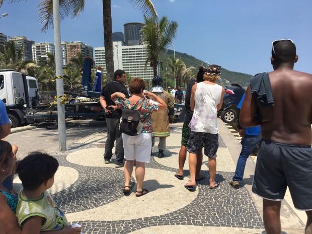 Carro do filho de Marcelo Novaes cai nas areias da praia de São Conrado