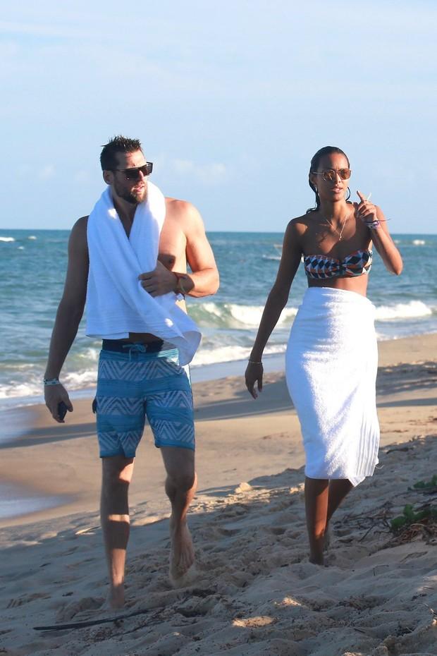 Lais Ribeiro e o namorado (Crédito: Agnews)