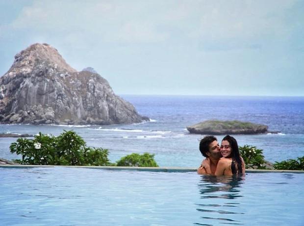 Carol Castro posta foto com o namorado em Fernando de Noronha (Crédito: Reprodução)