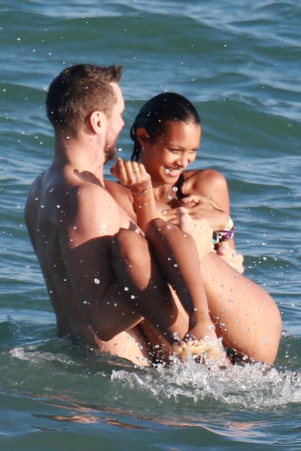 Lais Ribeiro e o namorado (Crédito: Agnews)