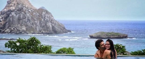 Carol Castro posta foto com o namorado em Fernando de Noronha