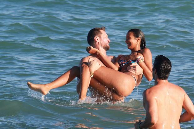 Lais Ribeiro e o namorado (Crédito: Agnews)