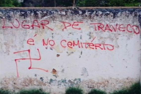 Pichação encontrada em um cemitério da cidade (Crédito: Rede Meio Norte)