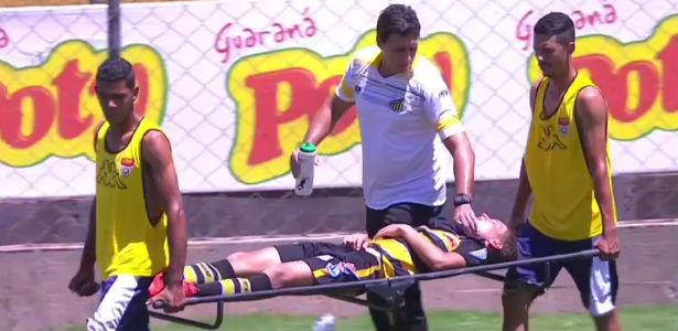 Atleta passa mal por causa do calor na partida do Atlético-MG