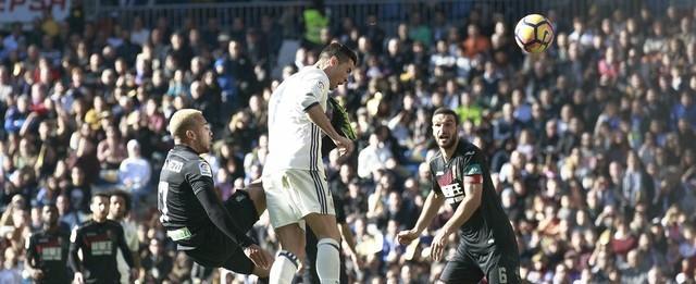Real Madrid atropela o Granada e iguala recorde do Barcelona