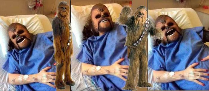 Mulher usa máscara do Chewbacca durante trabalho de parto