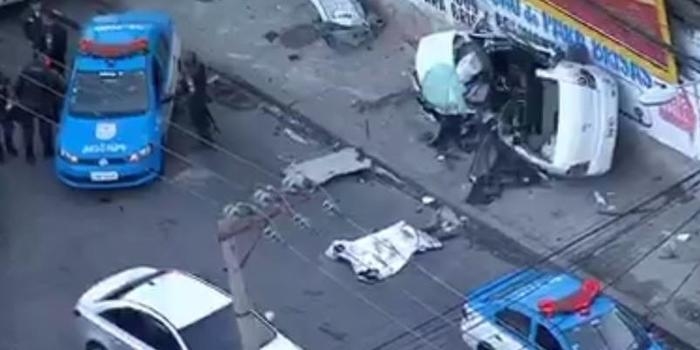 Motorista morre em choque entre ônibus e carro no Rio de Janeiro