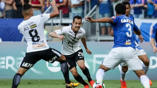 Corinthians empata com o Cruzeiro e vê vantagem em campeonato cair (Crédito: Lance)