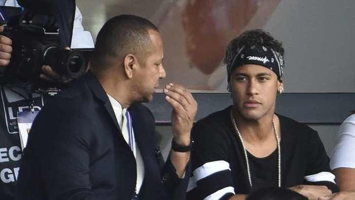 Neymar ao lado do pai (Crédito: Fundação Cásper Líbero)