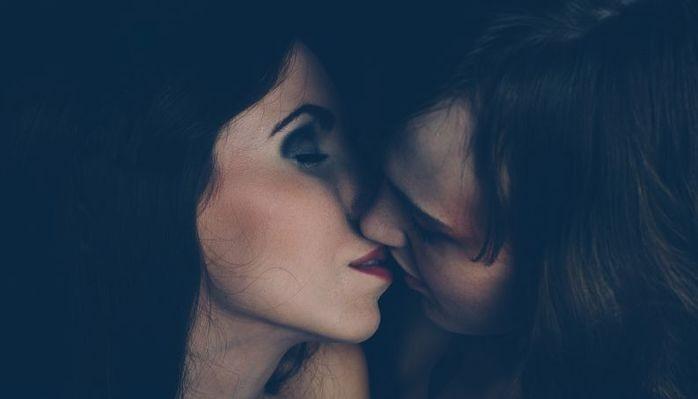 Sexóloga comenta as características de cada signo na cama