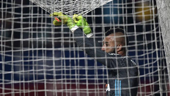 Goleiro vive má fase no rubro-negro, com quem tem contrato até 2020 (Crédito: Reprodução)