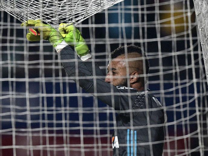 Em baixa no Flamengo, Muralha negocia com a Ponte Preta para 2018