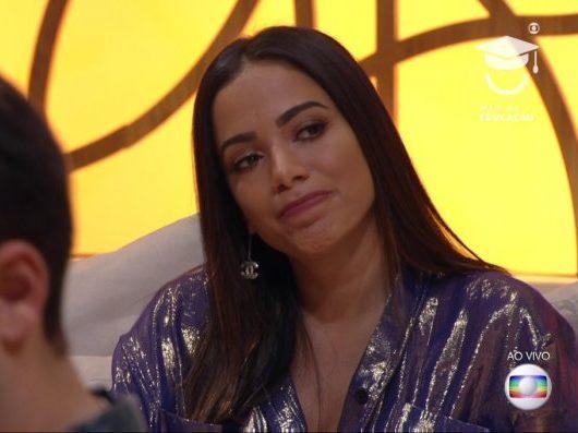 Anitta vira piada após aparecer no "Encontro" com cara de ressaca