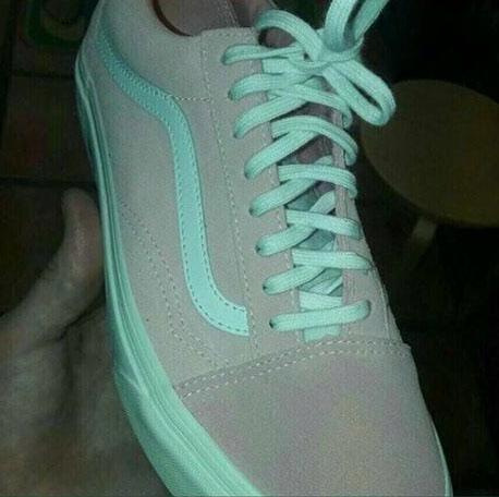 Qual a cor desse tênis? (Crédito: Reproduçao )