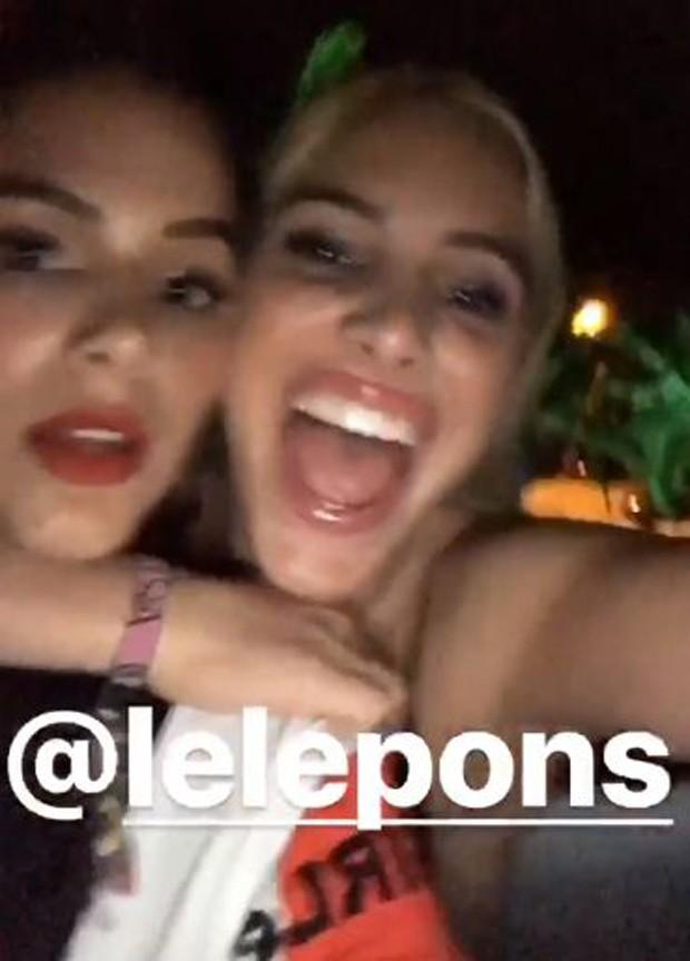 Bruna Marquezine e a digital influencer venezuelana Lele Pons (Crédito: Reprodução/Instagram)