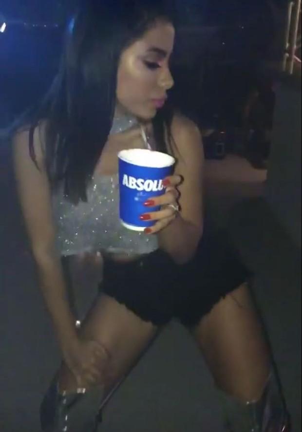 Anitta dançando em sua festa (Crédito: Reprodução/Instagram)