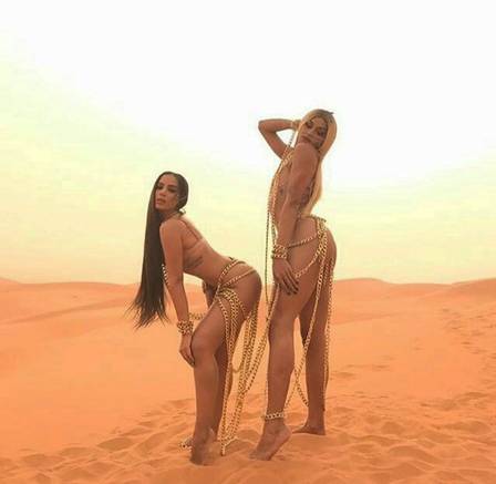 Anitta e Pabllo Vittar no clipe "Sua cara", gravado em Marrocos (Crédito: Divilgação)