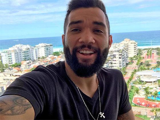 Ex de Fontenelle, Jonathan Costa, é agredido durante seu show