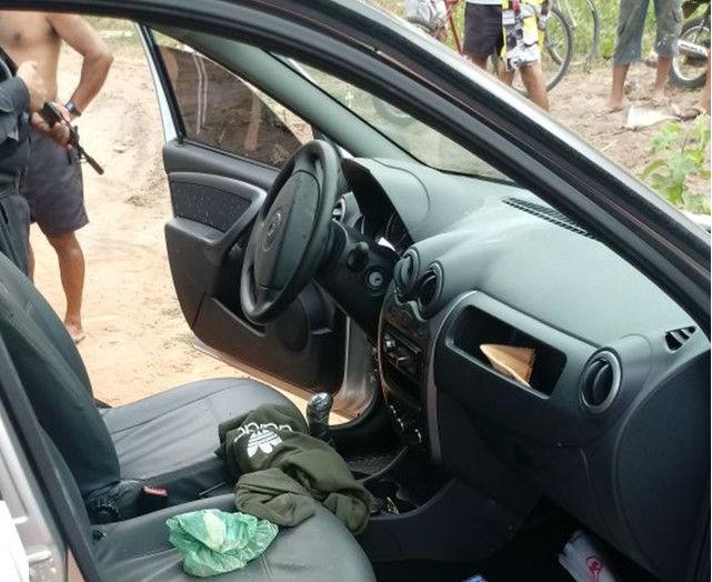 Carro roubado pelos bandidos (Crédito: Polícia Militar)