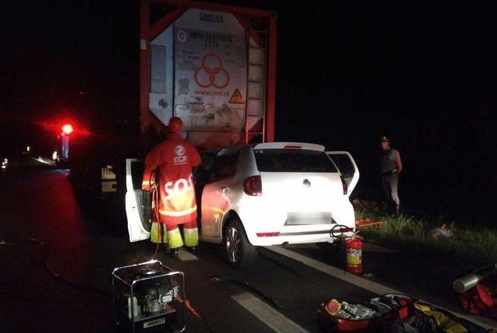 Tio e sobrinhos gêmeos morrem em acidente de carro