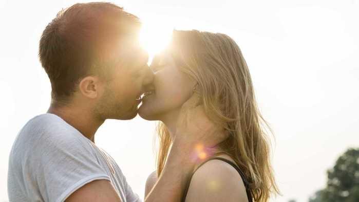 Você sabia que todo mundo beija da mesma forma?