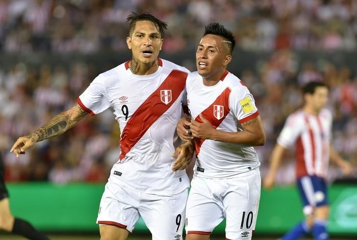 Guerrero e Cueva desfalcarão Flamengo e São Paulo (Crédito: AFP)