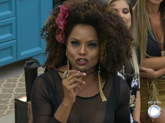 Noiva, Adriana Bombom se manifesta sobre ter ficado com Monique