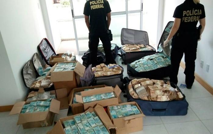 Dinheiro apreendido em apartamento usado como 'bunker' (Crédito: G1)