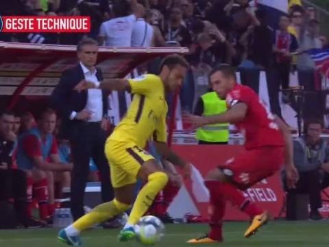Neymar se destaca no site oficial do PSG em drible duplo; veja