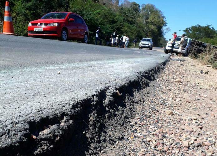 Desnível na BR-135 chega a 30 cm (Crédito: PRF-PI/Divulgação)
