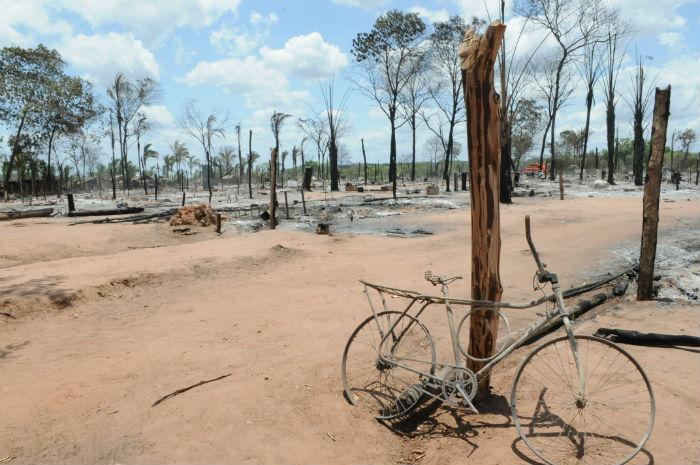 Incêndio desabrigou 200 famílias (Crédito: Francisco Leal)