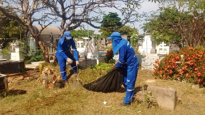 Prefeitura inicia limpeza de cemitérios (Crédito: Ascom)