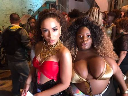 Estrela do clipe de Anitta rouba a cena em gravação de novela