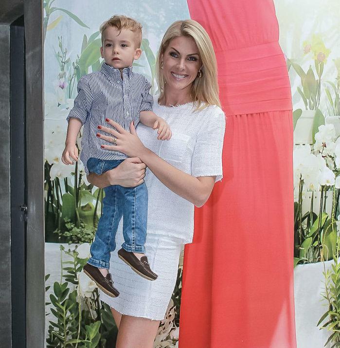 Ana Hickmann ao lado do filho (Crédito: Agência News)