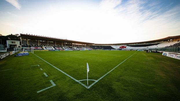 São Januário sempre teve bancos atrás dos gols (Crédito: Gazetta Press)