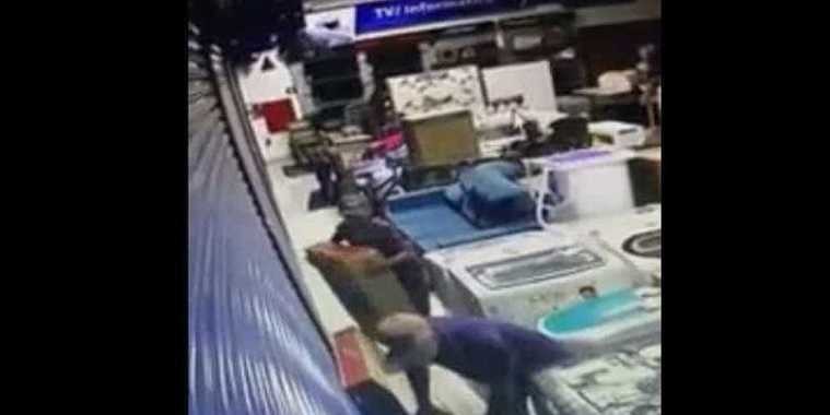 Jovem é preso após mãe reconhecê-lo em vídeo de furto a loja