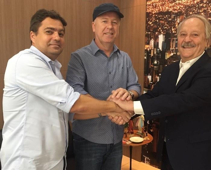 Itair Machado, Mano Menezes e Wagner Pires de Sá chegaram a acordo que garantiu a permanência do técnico na Toca (Crédito: Reprodução)