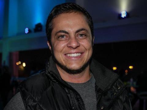 Thammy muda gênero em certidão e é criticada por seguidor