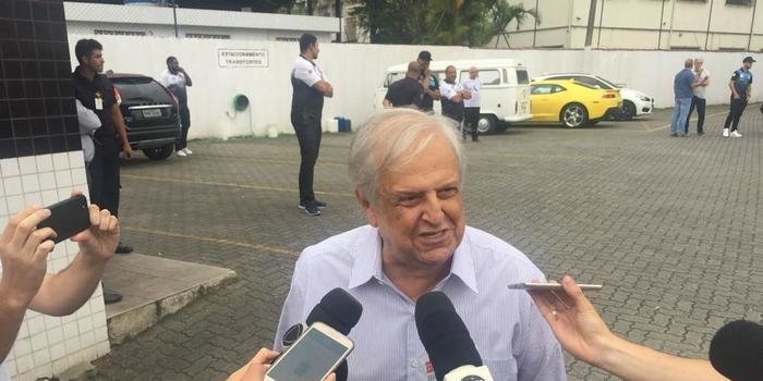 Após pedido dos jogadores, Santos volta atrás e mantém Levir Culpi