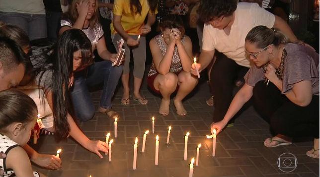 Corpos de garotos mortos por colega em escola são velados (Crédito: G1/Rede Globo)